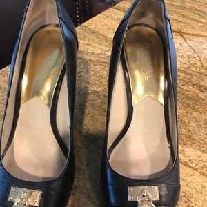 Michael Kors Size 8 Black Wedge